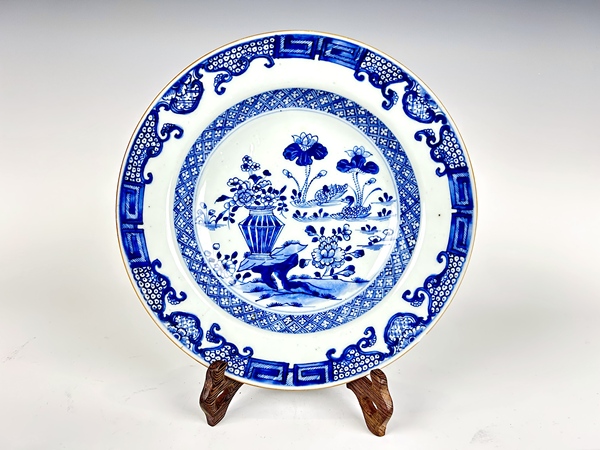 古玩嚴(yán)選清康熙 · 荷塘鴛鴦青花盤(pán)拍賣(mài)，當(dāng)前價(jià)格0元
