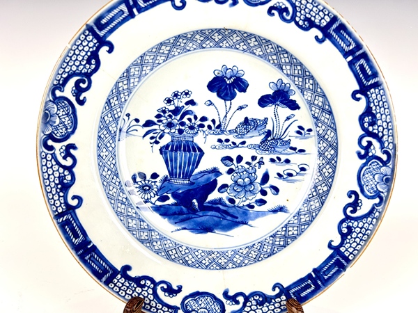 古玩陶瓷清康熙 · 荷塘鴛鴦青花盤拍賣，當(dāng)前價(jià)格0元