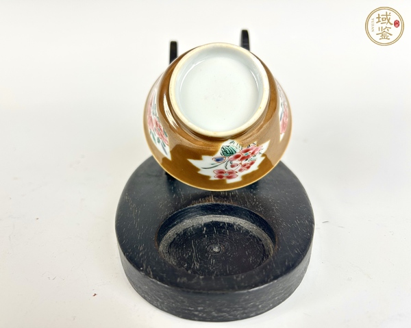 古玩陶瓷清雍正 · 外紫金釉粉彩開窗杯真品鑒賞圖