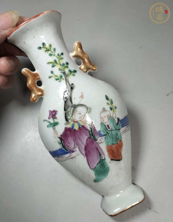 古玩陶瓷仕女嬰戲紋粉彩壁瓶真品鑒賞圖