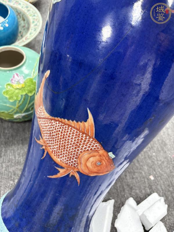 古玩陶瓷藍釉五彩魚紋瓶標本真品鑒賞圖