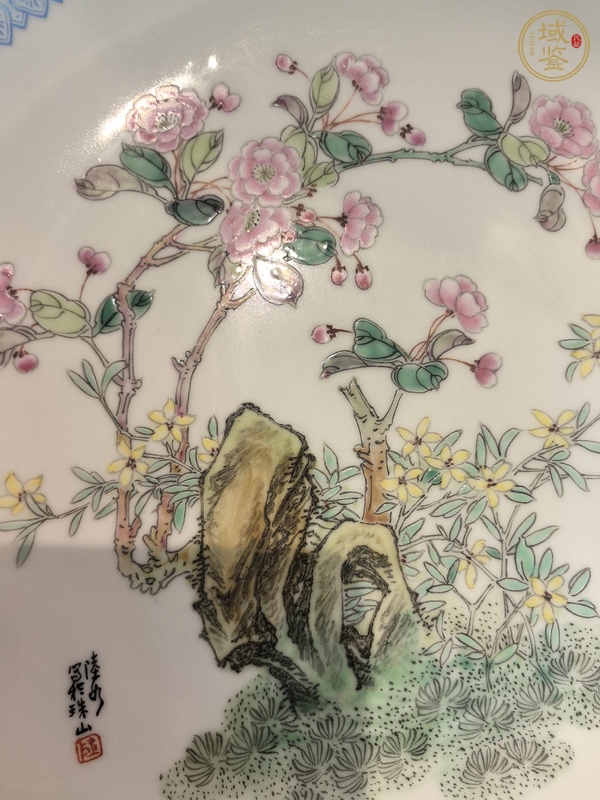 古玩陶瓷粉彩花卉紋盤真品鑒賞圖