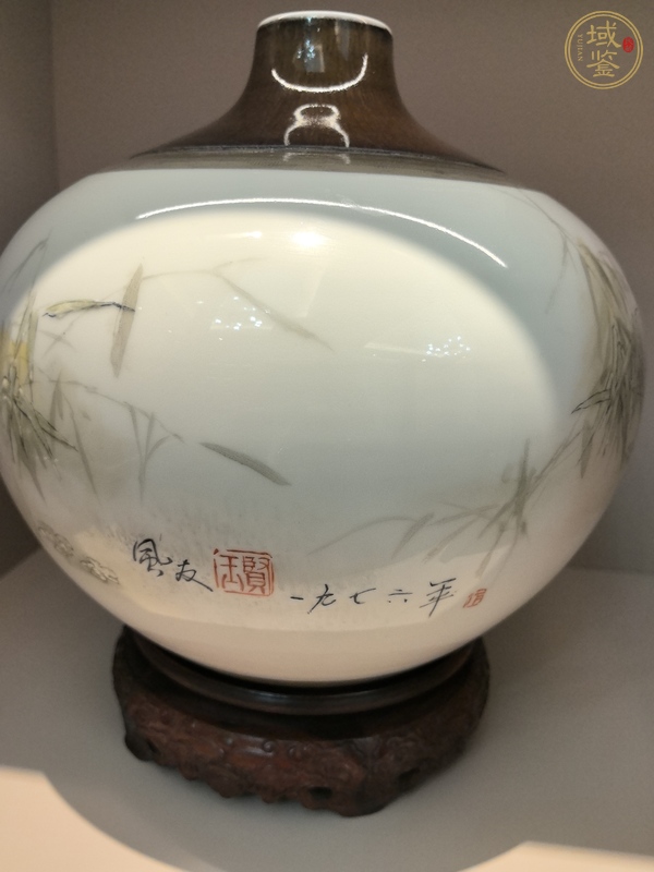 古玩陶瓷粉彩畫熊貓瓶真品鑒賞圖