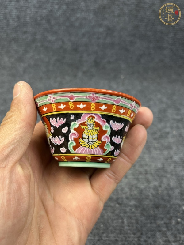 古玩陶瓷粉彩佛教人物杯真品鑒賞圖