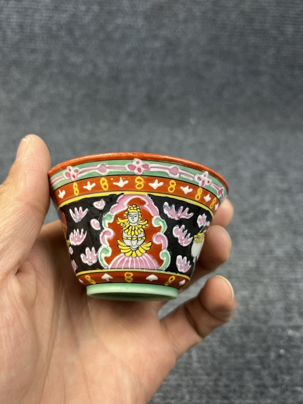 古玩陶瓷粉彩佛教人物杯拍賣，當前價格4588元