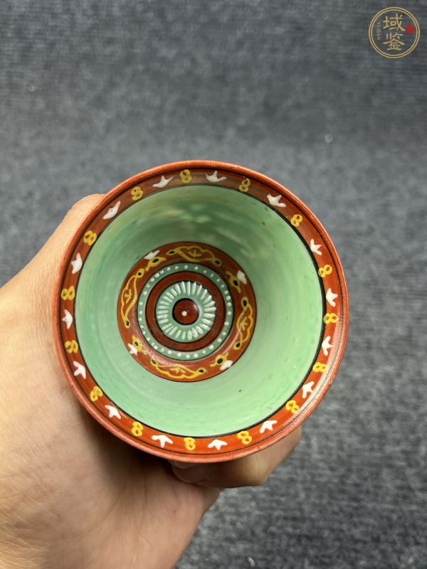古玩陶瓷粉彩佛教人物杯真品鑒賞圖