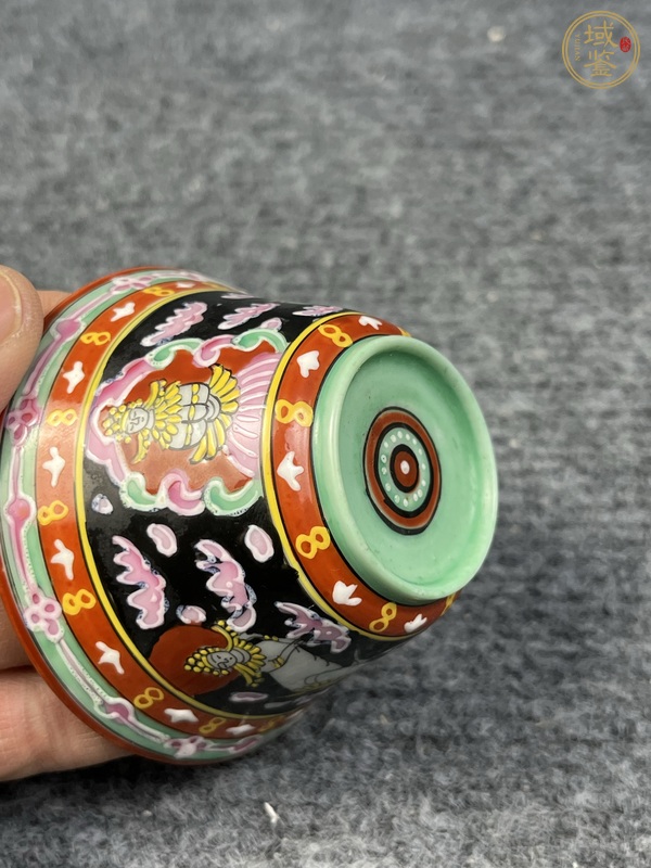 古玩陶瓷粉彩佛教人物杯真品鑒賞圖