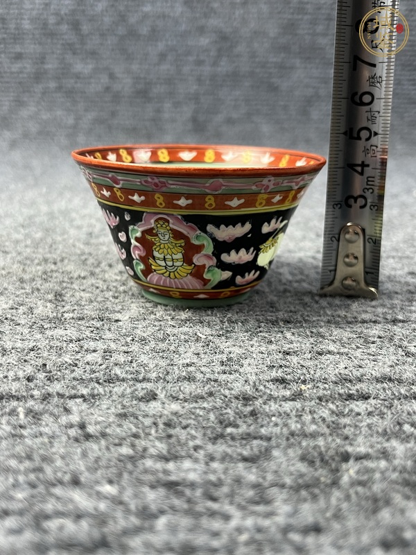 古玩陶瓷粉彩佛教人物杯真品鑒賞圖
