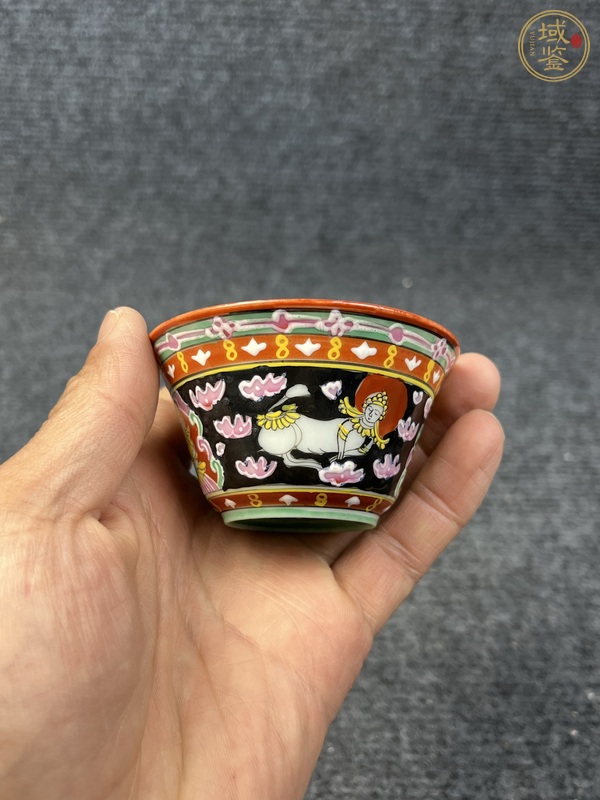 古玩陶瓷粉彩人物杯真品鑒賞圖