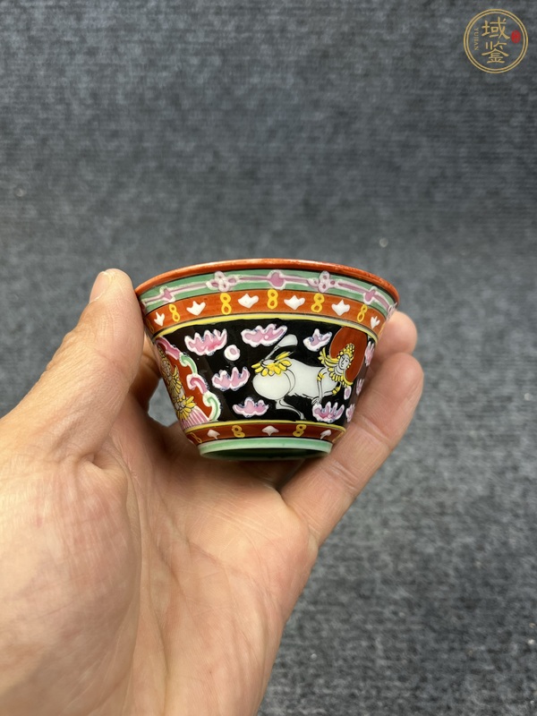 古玩陶瓷粉彩人物杯真品鑒賞圖