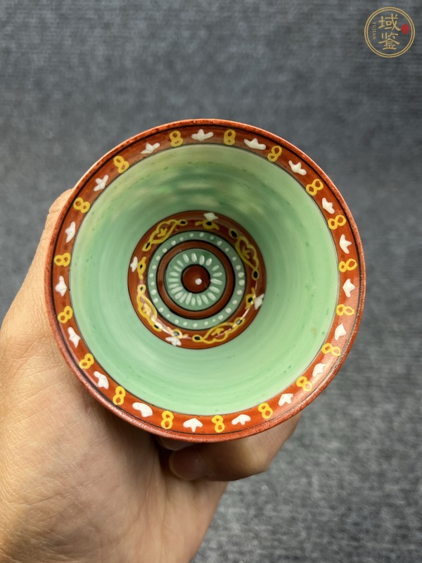古玩陶瓷粉彩人物杯真品鑒賞圖