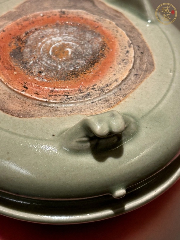 古玩陶瓷龍泉窯鼓釘三足爐真品鑒賞圖
