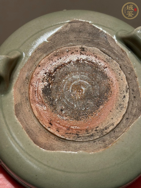 古玩陶瓷龍泉窯鼓釘三足爐真品鑒賞圖