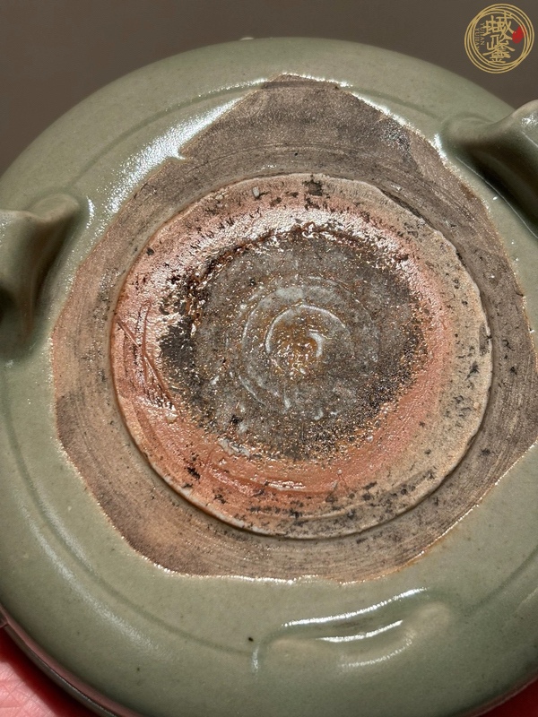 古玩陶瓷龍泉窯鼓釘三足爐真品鑒賞圖