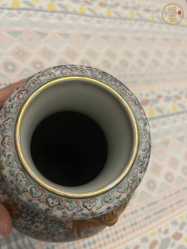 古玩陶瓷粉彩花卉開窗人物雙耳尊瓶真品鑒賞圖