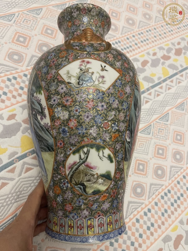 古玩陶瓷粉彩花卉開窗人物雙耳尊瓶真品鑒賞圖