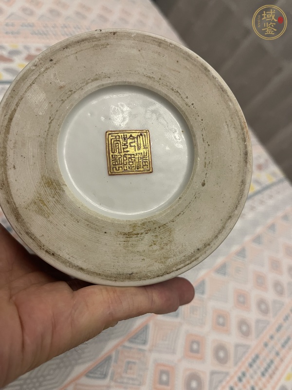 古玩陶瓷粉彩花卉開窗人物雙耳尊瓶真品鑒賞圖