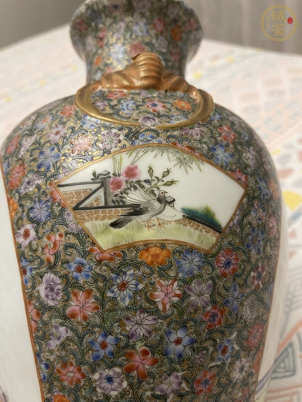 古玩陶瓷粉彩花卉開窗人物雙耳尊瓶真品鑒賞圖