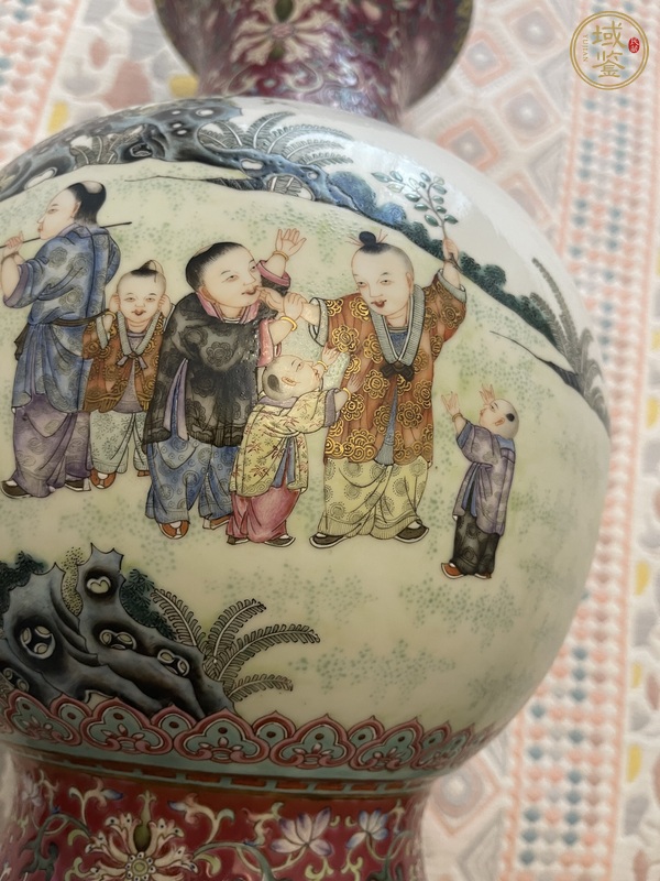 古玩陶瓷粉彩嬰戲圖瓶真品鑒賞圖