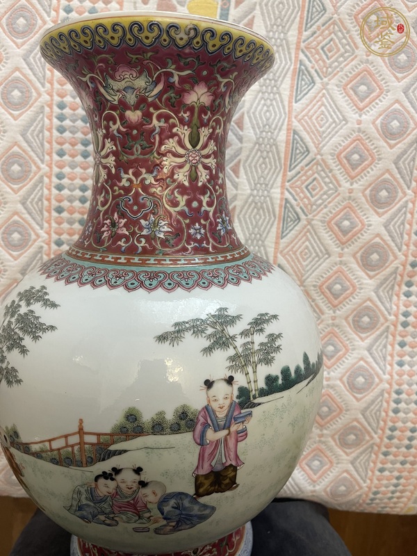 古玩陶瓷粉彩嬰戲圖瓶真品鑒賞圖