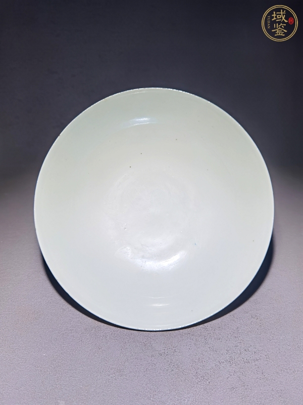 古玩陶瓷粉彩孔雀花卉紋碗真品鑒賞圖