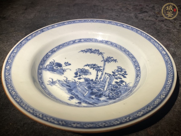 古玩陶瓷乾隆青花花卉紋折腰盤真品鑒賞圖