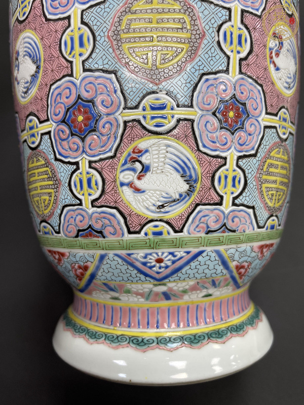 古玩陶瓷清雍正 粉彩錦地紋團鶴瓶真品鑒賞圖