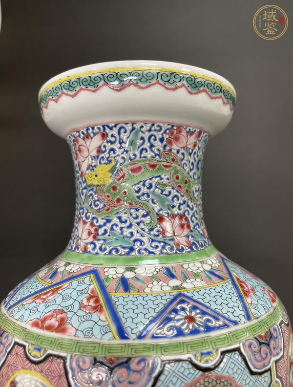 古玩陶瓷清雍正 粉彩錦地紋團鶴瓶真品鑒賞圖