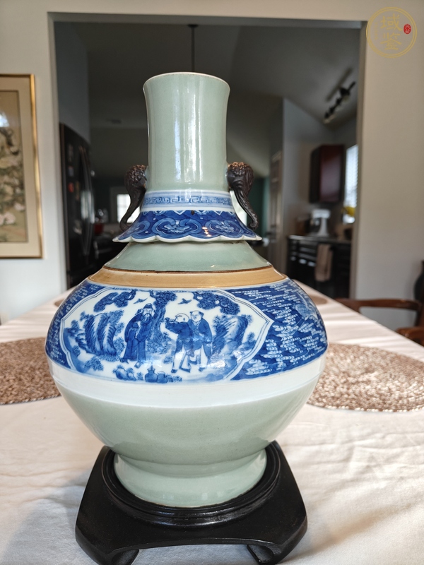 古玩陶瓷冬青釉青花人物故事紋象耳瓶真品鑒賞圖