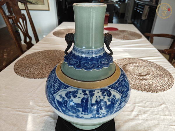 古玩陶瓷冬青釉青花人物故事紋象耳瓶真品鑒賞圖