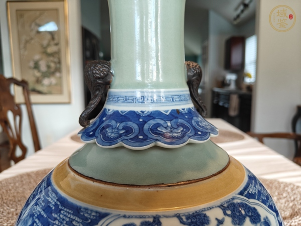 古玩陶瓷冬青釉青花人物故事紋象耳瓶真品鑒賞圖