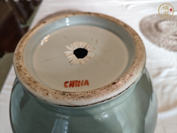 古玩陶瓷冬青釉青花人物故事紋象耳瓶真品鑒賞圖