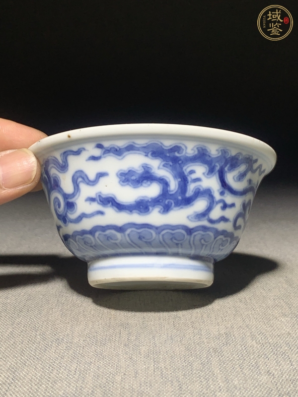 古玩陶瓷龍紋青花杯真品鑒賞圖