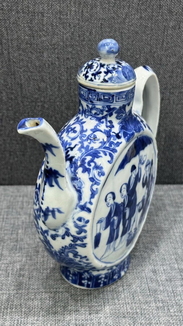 古玩陶瓷道光·三教九流青花抱月壺拍賣，當(dāng)前價(jià)格18000元
