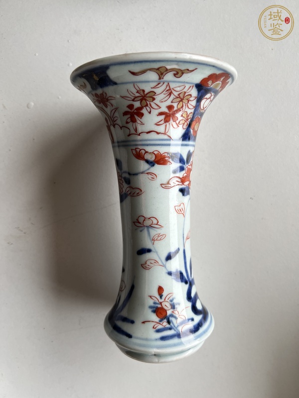 古玩陶瓷日本青花礬紅花卉紋花觚真品鑒賞圖