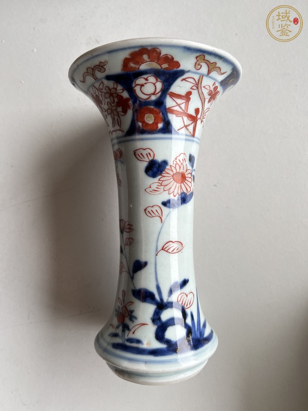 古玩陶瓷日本青花礬紅花卉紋花觚真品鑒賞圖