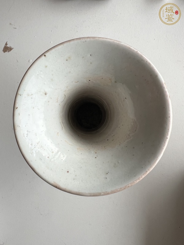 古玩陶瓷日本青花礬紅花卉紋花觚真品鑒賞圖