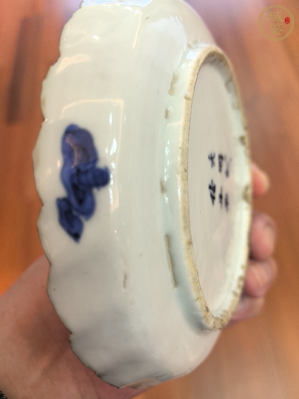 古玩陶瓷青釉花鳥紋花口盤真品鑒賞圖