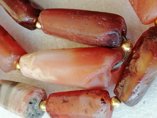 古玩玉器天然紅瑪瑙多棱珠鏈拍賣,當(dāng)前價格666元