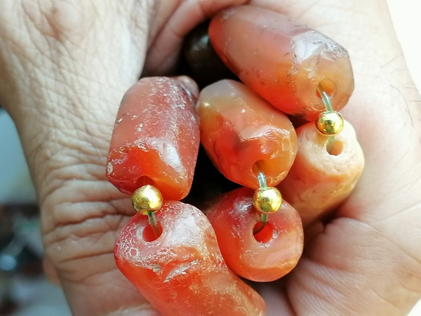 古玩玉器天然紅瑪瑙多棱珠鏈拍賣,當(dāng)前價格666元