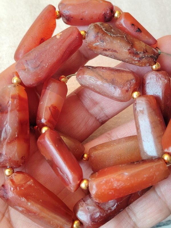 古玩玉器天然紅瑪瑙多棱珠鏈拍賣,當(dāng)前價(jià)格666元
