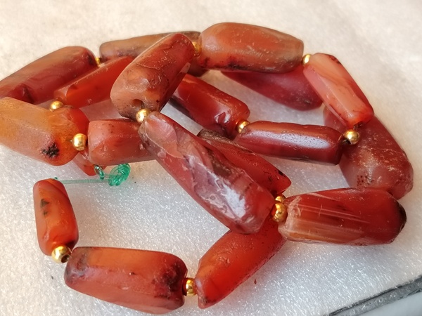古玩玉器天然紅瑪瑙多棱珠鏈拍賣,當(dāng)前價(jià)格666元