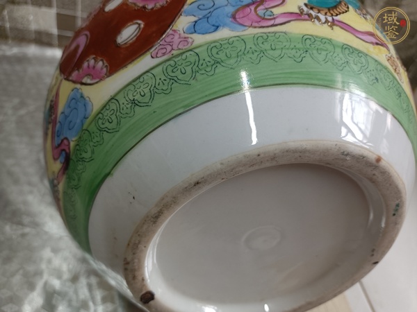 古玩陶瓷彩繪獅紋天球瓶真品鑒賞圖