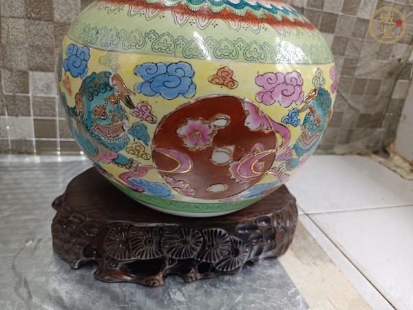 古玩陶瓷彩繪獅紋天球瓶真品鑒賞圖
