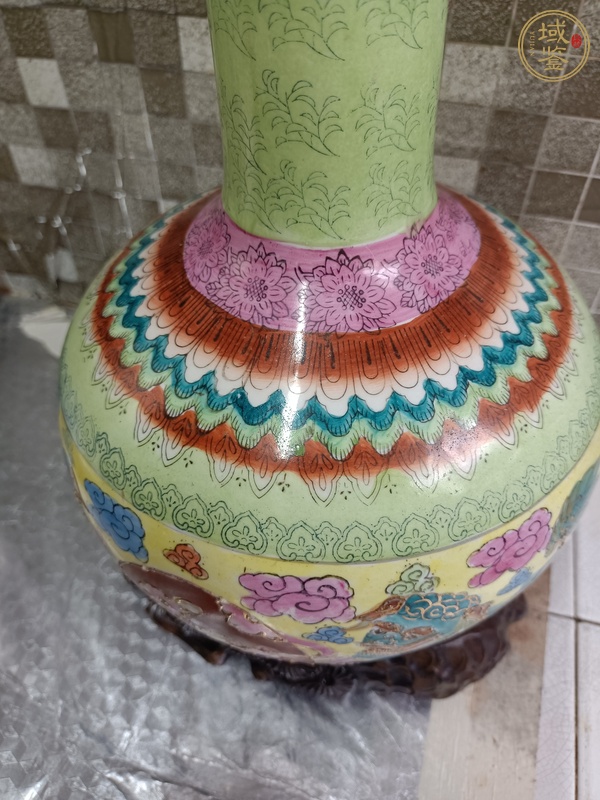 古玩陶瓷彩繪獅紋天球瓶真品鑒賞圖