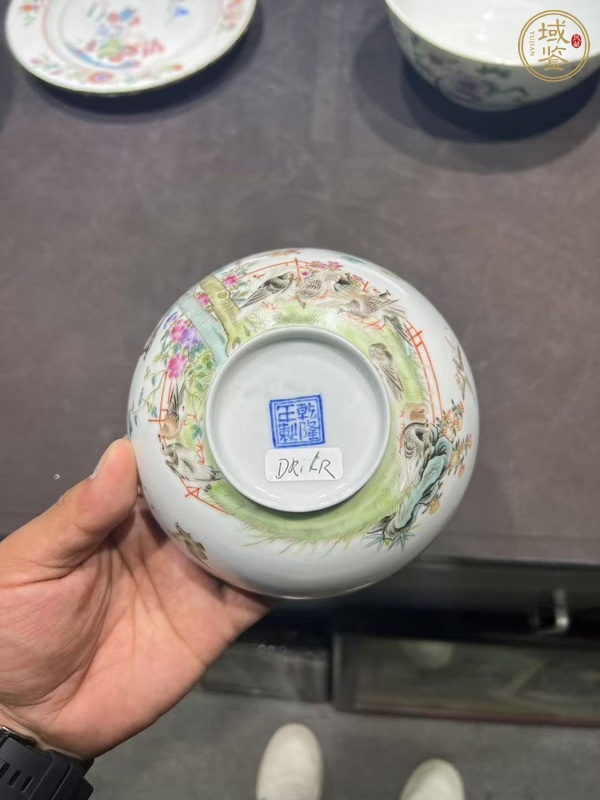 古玩陶瓷粉彩花鳥紋蛋殼胎碗真品鑒賞圖