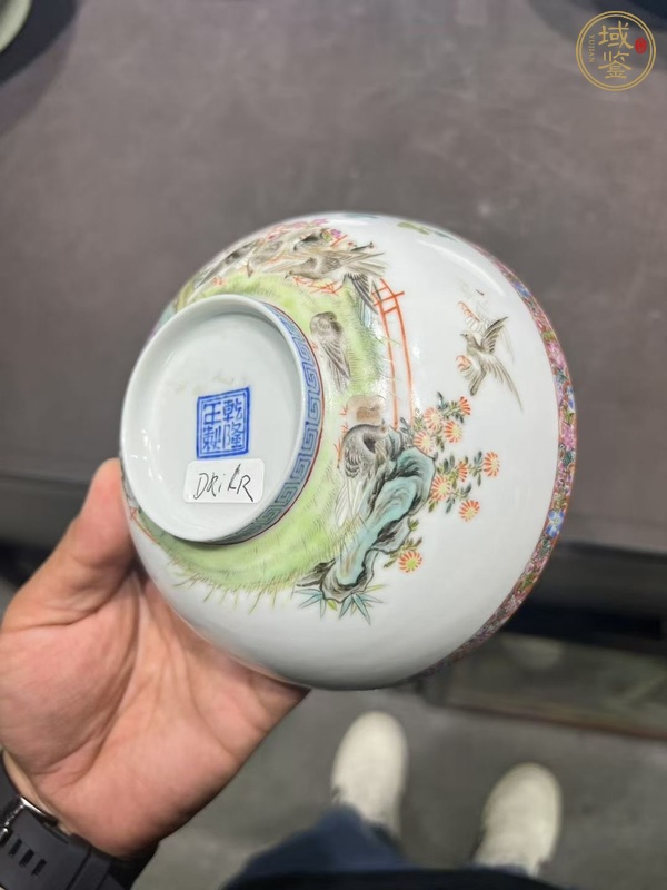 古玩陶瓷粉彩花鳥紋蛋殼胎碗真品鑒賞圖