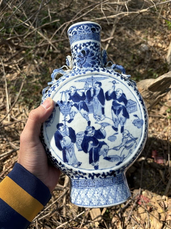 古玩陶瓷清光緒青花市井人物故事圖抱月瓶拍賣，當前價格4500元