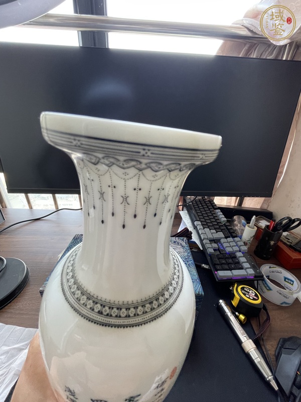 古玩陶瓷粉彩花鳥紋花蘭瓶真品鑒賞圖