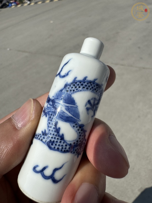 古玩陶瓷龍紋青花鼻煙壺真品鑒賞圖